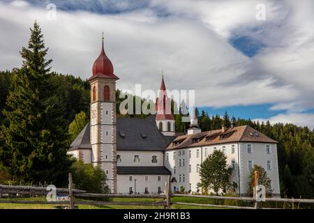 Monastero, Convento Maria Weissenstein, Localita' Pietralba, Deutschnofen, Provincia Autonoma di Bolzano, Alto Adige, Italia Foto Stock