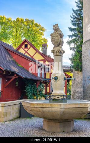 Fontana di Bärenbrünnle, fontana storica sulla Steigstrasse, Meersburg al Lago di Costanza, Baden-Württemberg, Germania. Bärenbrünnle, storico S. Foto Stock