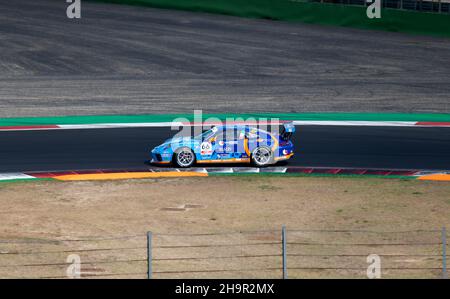 Vallelunga, italia settembre 18th 2021 Aci Racing week-end. Porsche Carrera corsa auto sul circuito a curva con marciapiede Foto Stock