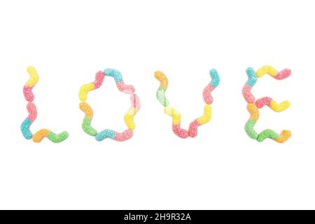 L'AMORE di parola fatto dai vermi gommi multicolore isolati su sfondo bianco Foto Stock