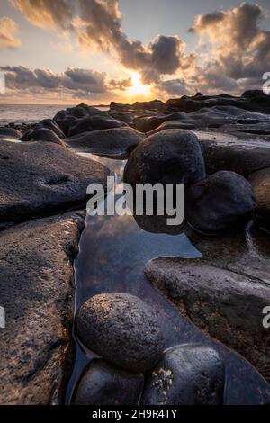 Alba sulla costa di la Restinga, Gran Canaria, Isole Canarie, Spagna Foto Stock