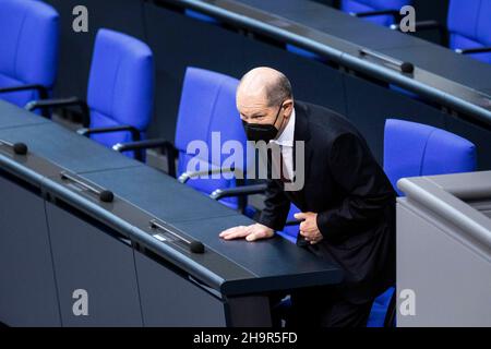 Oggi. 8th Dic 2021. Il Cancelliere federale OLAF Scholz, registrato nel quadro della cerimonia di premiazione del nuovo governo federale a Berlino, il 8th dicembre 2021, dopo la firma dell'accordo di coalizione tra SPD, FDP e Verdi ieri, il nuovo Cancelliere e i nuovi ministri saranno nominati e giurati oggi. Copyright: Florian Gaertner/photothek.de Credit: dpa/Alamy Live News Foto Stock