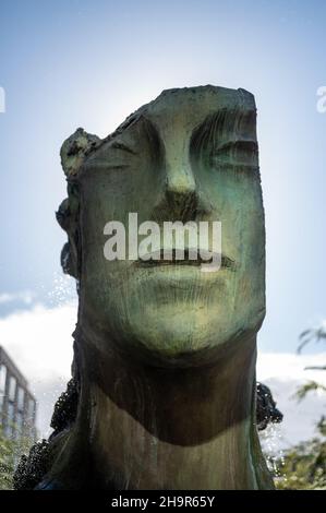 AMSTERDAM, PAESI BASSI - 07 novembre 2021: La statua di Rokinfontein ad Amsterdam, Paesi Bassi Foto Stock