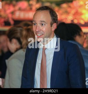 Matt Hancock, MP, ex Segretario della Sanità, sorride ad un evento fuori dal 10 Downing Street, Londra, Regno Unito Foto Stock