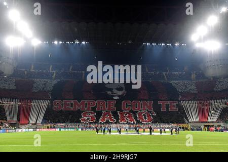 Milano, Italia. 07th Dic 2021. La coreografia di Milam Supotters si svolge durante la partita di football del gruppo B UEFA Champions League tra AC Milan e Liverpool allo stadio San Siro di Milano (Italia), 7th dicembre 2021. Foto Andrea Staccioli/Insidefoto Credit: Ininsidefoto srl/Alamy Live News Foto Stock