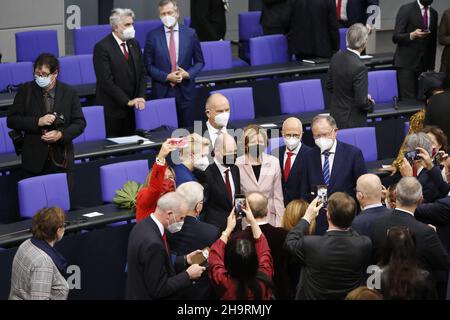 Berlino, Germania. 08th Dic 2021. Nel Bundestag per l'elezione del nuovo Cancelliere federale nel palazzo del Reichstag (Foto di Simone Kuhlmey/Pacific Press) credito: Pacific Press Media Production Corp./Alamy Live News Foto Stock