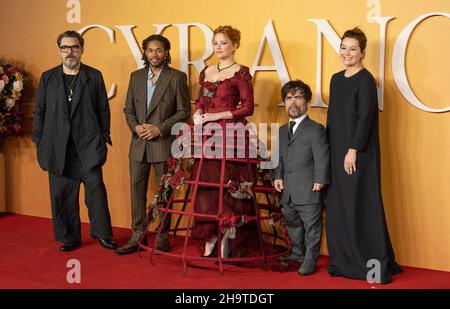 LONDRA, INGHILTERRA - 07 DEC 2021: Joe Wright, Kevin Harrison Jr, Haley Bennett, Peter Dinklage ed Erica Schmidt partecipa alla premiazione britannica di 'Cyrano' a o Foto Stock