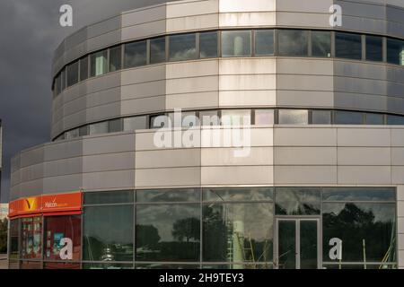 Llucmajor, Spagna; dicembre 05 2021: Società Halcon viajes presso la sua sede nel parco industriale Son Noguera, Llucmajor, isola di Maiorca, Spagna Foto Stock