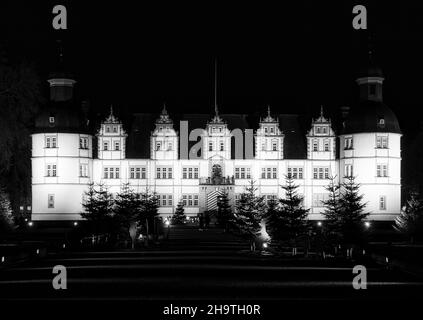 Acqua Castello di notte a Paderborn Schloß Neuhaus Nord Reno Westfalia Foto Stock