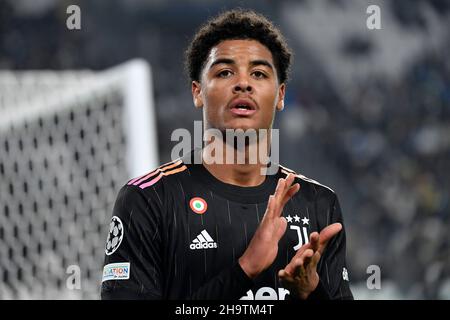 Torino, Italia. 08th Dic 2021. Koni De Winter del Juventus FC durante la partita di football del gruppo UEFA Champions League H tra Juventus FC e Malmo FF allo stadio Juventus di Torino (Italia), 8th dicembre 2021. Foto Andrea Staccioli/Insidefoto Credit: Ininsidefoto srl/Alamy Live News Foto Stock