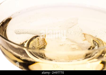 Bicchiere, spumante, champagne, bollicine, dettaglio, ascend, multiplo, bianco, sfondo, bolla, Acido carbonico, Dettagli, Capodanno, ON, TOP, modif Foto Stock