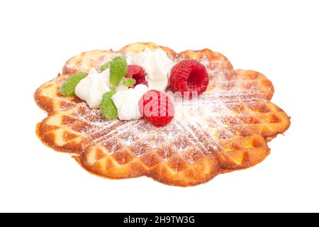 waffle, freschi, bianchi, impaccati, waffle, sfondo, cuori, diversi, heap, croccante, due, cibo, dolce, pasta, zucchero, zucchero in polvere, isolato, vuoto, horiz Foto Stock