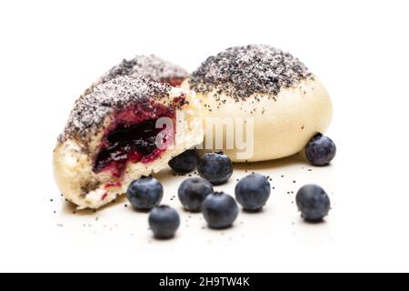 gnocchi, gnocchi di lievito, pasticceria, bello, top, sfondo, bianco, papavero, piatti, anteriore, 1, vicino, Austria, insieme, uno, nero, dessert, sapore, Foto Stock