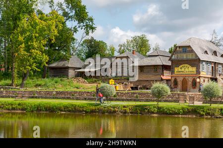 Sula Village, 14, distretto di Stolbtsovsky, regione di Minsk, Bielorussia. Agosto 9, 2019. Una città bielorussa, costituita da una farmacia di erbe, un laboratorio di tessitura Foto Stock