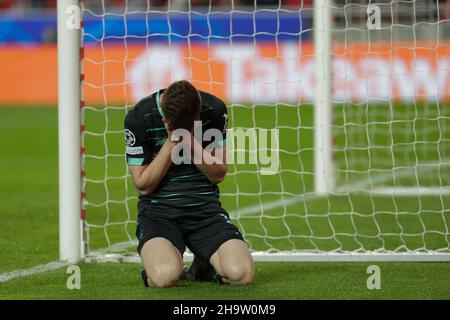 Lisboa, Portogallo. 08th Dic 2021. Viktor Tsygankov centrocampista di FK Dinamo Kiev reagisce dopo aver perso il gol durante la UEFA Champions League Group e match tra SL Benfica e FK Dynamo Kyiv a Estadio da Luz, Lisbona, il 8th dicembre 2021. Portogallo Valter Gouveia/SPP Credit: SPP Sport Press Photo. /Alamy Live News Foto Stock