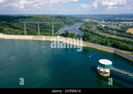 «29.07.2021, Germania, Renania settentrionale-Vestfalia, Herdecke-RWE centrale di stoccaggio a pompa Herdecke presso l'Hengsteysee. Lago Hengstey, completato nel 1929 Foto Stock