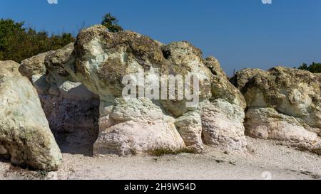 Funghi di pietra bianca naturale, destinazione turistica in Bulgaria Foto Stock