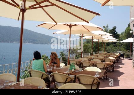 SEDEF ISLAND, TURCHIA - AGOSTO 4: Ristorante a Istanbul Prince Island Sedef (turco: Sedef Adasi) il 4 agosto 2010 a Istanbul, Turchia. Foto Stock