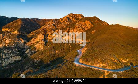 Gibraltar Road al tramonto sopra Montecito, California Foto Stock