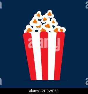 Contenitore a righe con popcorn bianco soffice isolato su sfondo blu scuro. Illustrazione vettoriale di stile piatto. Fast food Illustrazione Vettoriale