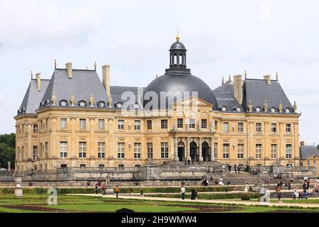 Château de Vaux-le-Vicomte, costruito tra il 1658 e il 1661 per Nicolas Fouquet, sovrintendente delle finanze di Luigi XIV. Si trova a 55 km da Parigi. Foto Stock