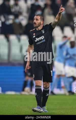 Torino, 8th dicembre 2021. Leonardo Bonucci della Juventus reagisce durante la partita della UEFA Champions League allo Stadio Juventus di Torino. Il credito d'immagine dovrebbe essere: Jonathan Moscrop / Sportimage Credit: Sportimage/Alamy Live News Foto Stock