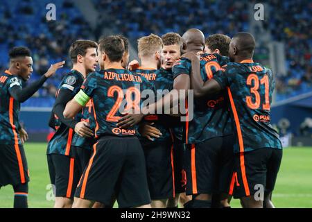 San Pietroburgo, Russia. 08th Dic 2021. I giocatori di Chelsea festeggiano durante la UEFA Champions League, la partita di calcio tra Zenit e Chelsea alla Gazprom Arena.(Punteggio finale; Zenit 3:3 Chelsea) Credit: SOPA Images Limited/Alamy Live News Foto Stock