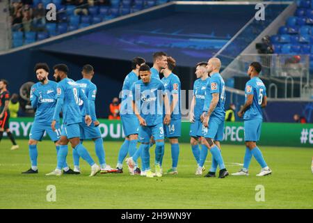 San Pietroburgo, Russia. 08th Dic 2021. I giocatori di Zenit in azione durante la UEFA Champions League, partita di calcio tra Zenit e Chelsea alla Gazprom Arena.(Punteggio finale; Zenit 3:3 Chelsea) (Foto di Konstantinov/Sipa Image/Sipa USA) Credit: Sipa USA/Alamy Live News Foto Stock