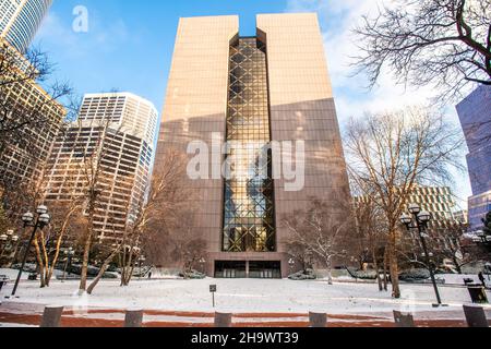 Minneapolis, Stati Uniti. 08th Dic 2021. Una visione generale del tribunale della contea di Hennepin durante gli argomenti di apertura del processo di Kim Potter il 8 dicembre 2021 a Minneapolis, Minnesota. Photo by Chris Tuite/imageSPACE Credit: Imagespace/Alamy Live News Foto Stock