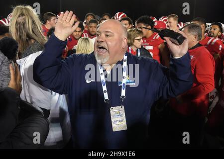 CIF Southern Section il commissario Thom Simmons reagisce durante il campionato di calcio CIF-SS Divisione i tra Mater dei e Servite, ven Foto Stock