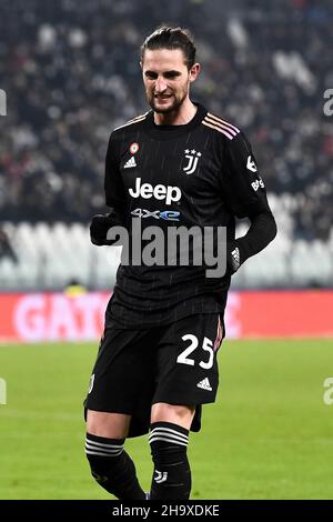 Torino, Italia. 08 dicembre 2021. Adrien Rabiot della Juventus FC reagisce durante la partita di calcio della UEFA Champions League tra Juventus FC e Malmo FF. Credit: Nicolò campo/Alamy Live News Foto Stock