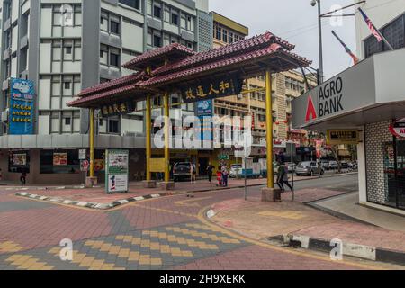 KOTA KINABALU, MALESIA - 25 FEBBRAIO 2018: Arco cinese a Kota Kinabalu, Sabah, Malesia Foto Stock