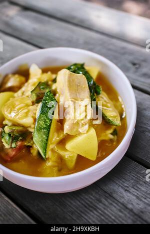 Curry di salmone con verdure Foto Stock