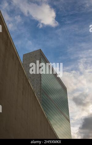 NEW YORK CITY, STATI UNITI - 07 dicembre 2021: Sede delle Nazioni Unite, New York Foto Stock