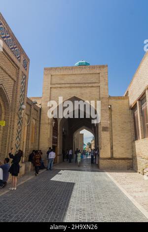 BUKHARA, UZBEKISTAN - 1 MAGGIO 2018: Toqi Sarrofon Bazaar nel centro di Bukhara, Uzbekistan Foto Stock