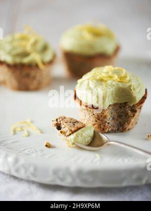 Poppyseed e tortini al limone Foto Stock