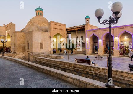 BUKHARA, UZBEKISTAN - 1 MAGGIO 2018: Toqi Sarrofon Bazaar nel centro di Bukhara, Uzbekistan Foto Stock