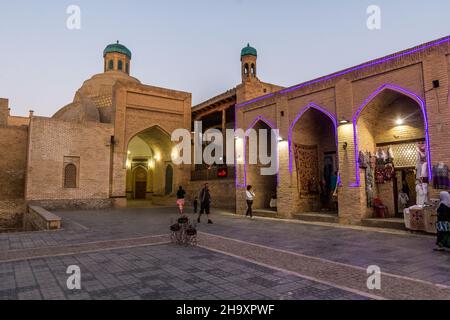 BUKHARA, UZBEKISTAN - 1 MAGGIO 2018: Toqi Sarrofon Bazaar nel centro di Bukhara, Uzbekistan Foto Stock