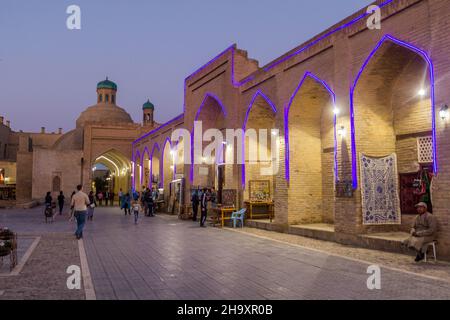 BUKHARA, UZBEKISTAN - 1 MAGGIO 2018: Toqi Sarrofon Bazaar nel centro di Bukhara, Uzbekistan Foto Stock