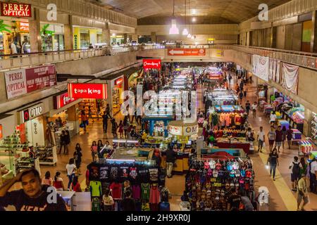 MANILA, FILIPPINE - 28 GENNAIO 2018: Interno del centro commerciale Robinsons Place nel distretto di Ermita a Manila, Filippine Foto Stock