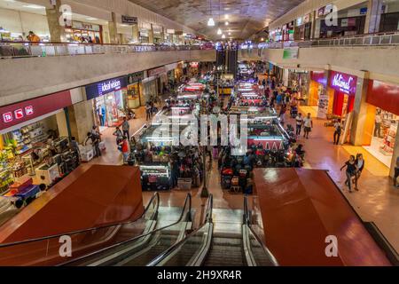 MANILA, FILIPPINE - 28 GENNAIO 2018: Interno del centro commerciale Robinsons Place nel distretto di Ermita a Manila, Filippine Foto Stock