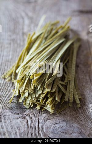 Tagliatelle essiccate di edamame Foto Stock