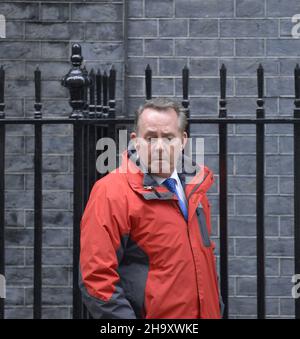 Dr Liam Fox MP (con: North Somerset) lasciando Downing Street, 8th dicembre 2021 Foto Stock