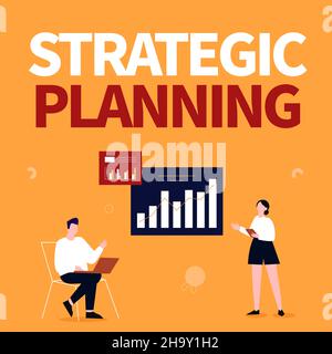 Segno di testo che mostra la pianificazione strategica. Word for Organizational Management Activity Operation Priorities uomo che usa laptop e Girl Standing Sharing Foto Stock