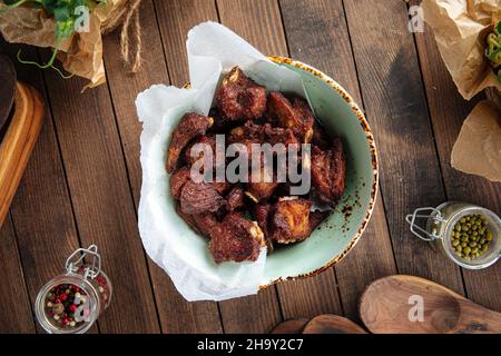 Ciotola di piccolo antipasto di costolette di agnello Foto Stock