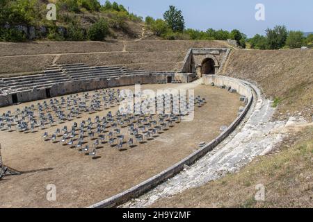 Alba Fucens è un sito archeologico costruito nel 4th secolo a.C. come colonia di diritto latino in una posizione elevata e ben fortificata di circa 34 ec Foto Stock