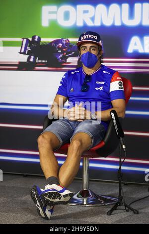 Yas Island, Emirati Arabi Uniti. 09th Dic 2021. Abu Dhabi, Yas Island, Emirati Arabi Uniti, 09/12/2021, ALONSO Fernando (spa), Alpine F1 A521, ritratto, Giovedi conferenza stampa durante la Formula 1 Etihad Airways Abu Dhabi Grand Prix 2021, 22th round del FIA Formula uno World Championship 2021 dal 10 al 12 dicembre 2021 sul circuito di Yas Marina, a Yas Island, Abu Dhabi - Foto: Antonin Vincent/DPPI/LiveMedia Credit: Agenzia fotografica indipendente/Alamy Live News Foto Stock