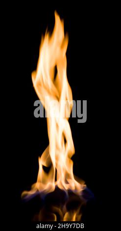 fiamma, liquido, fiamme, alta, bruciore, lingua allungata di fiamma, fuoco, fuoco, solo, esente, pericolo, giallo, caldo, luminoso, sfondo, calore, isolato, Foto Stock