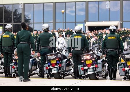 09 novembre 2021 – Sunrise, Florida, USA: Servizio commemorativo per i dipendenti dell'ufficio Broward Sheriff BSO deceduti da COVID-19 nel Faith Center Foto Stock