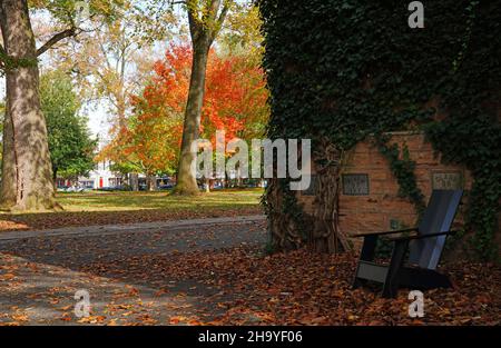 PRINCETON, NJ -31 Oct 2021- coloratissimo fogliame autunnale nel campus della Princeton University, nel New Jersey, Stati Uniti. Foto Stock